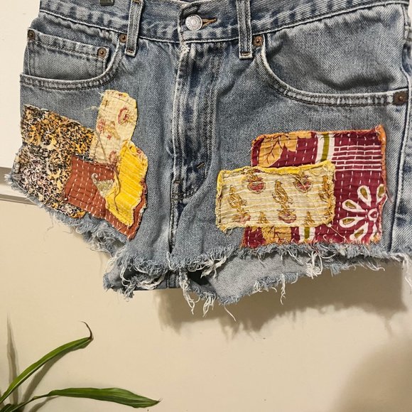 Levi's Cutoffs - Picture 2 of 4